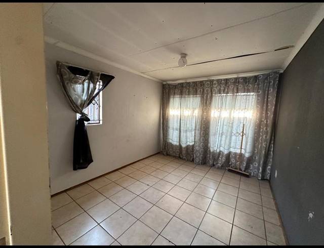 3 BEDROOM HOUSE FOR SALE IN LOTUS GARDENS